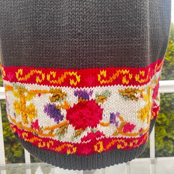 Floral Patterned Turtleneck Sweater - Picture 6 of 9